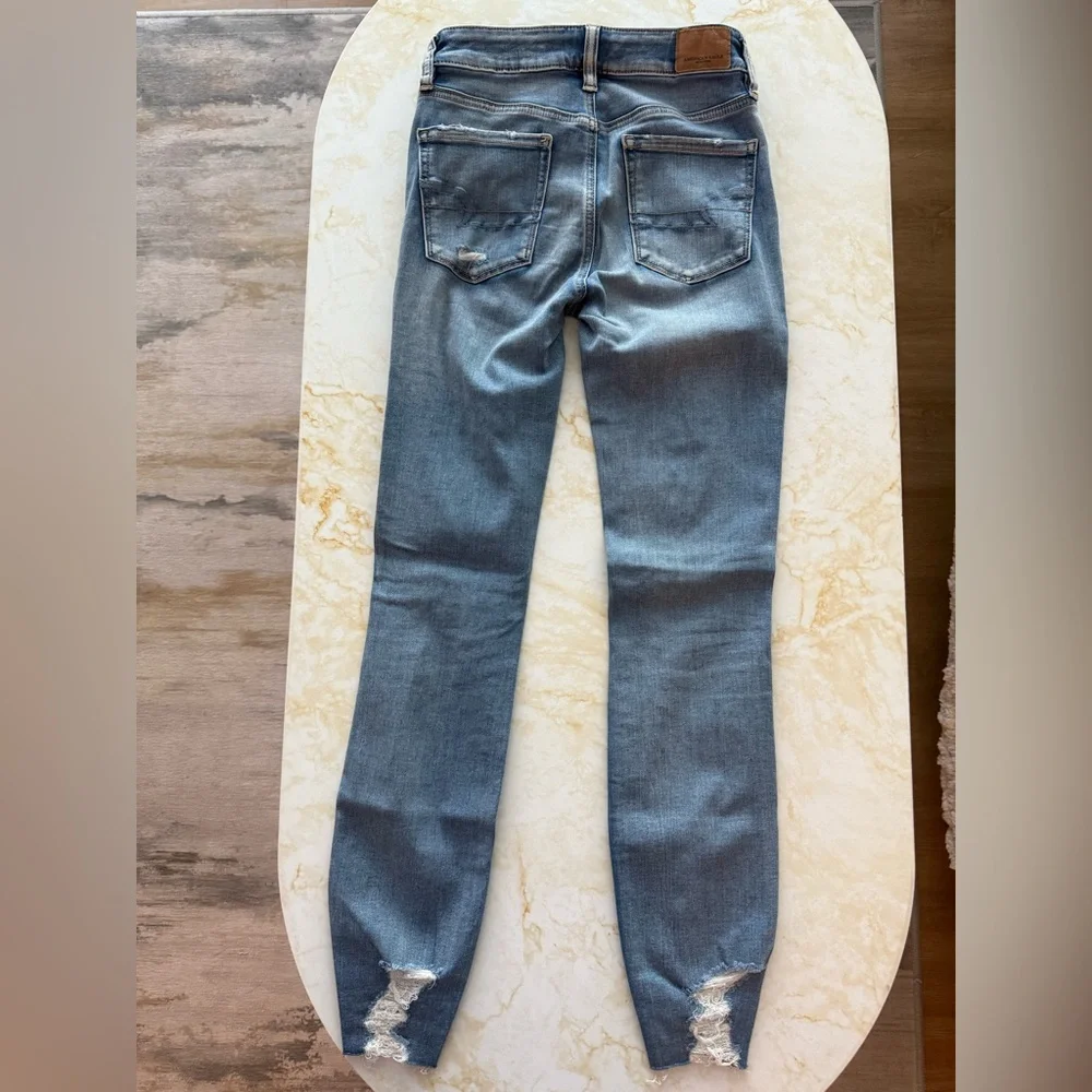 🏷️ 🛍️ NWOT American Eagle High Rise Super Stretch Medium Wash Denim Pants 🏷️ 🛍️ - Picture 7 of 9